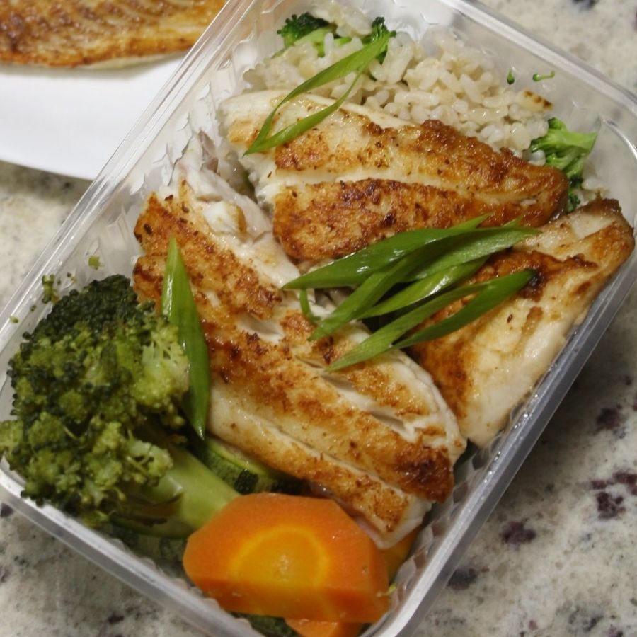 Cod braised in leeks and broccoli