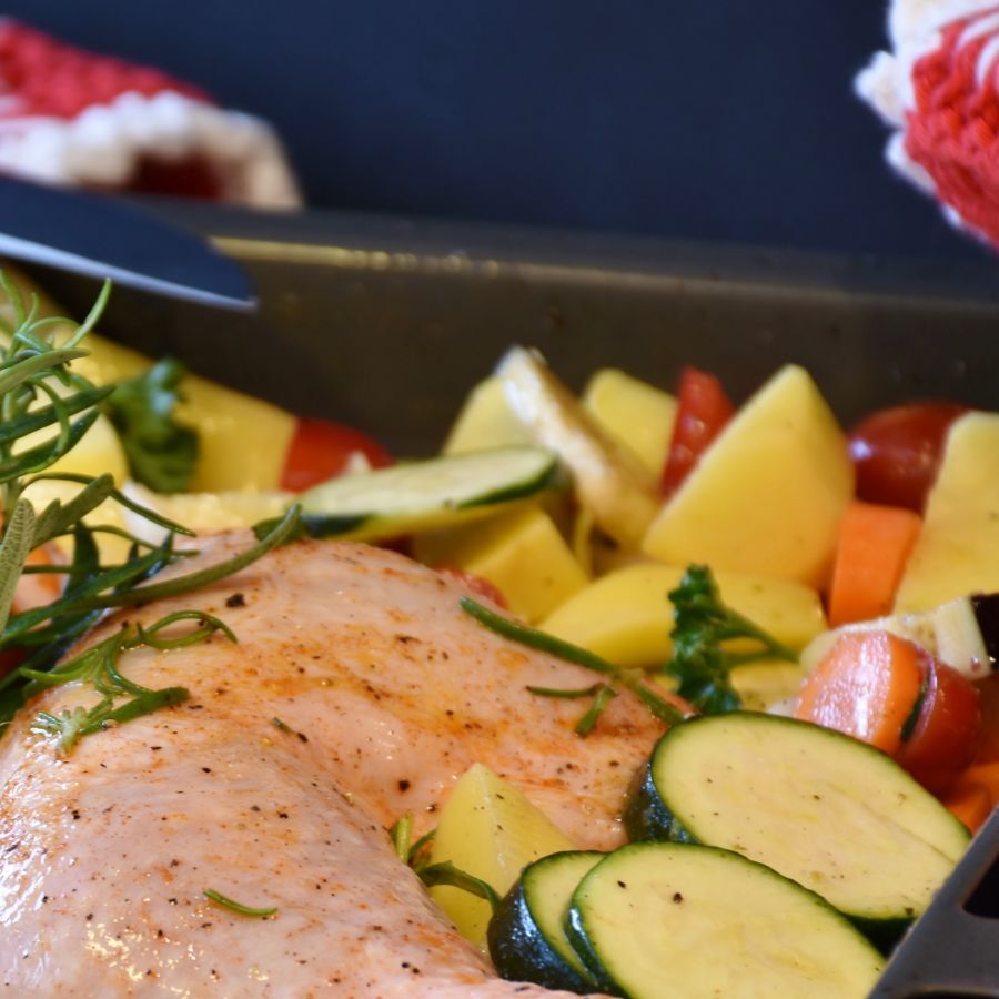 Recipe: Chicken with onions and tomatoes and herb potatoes