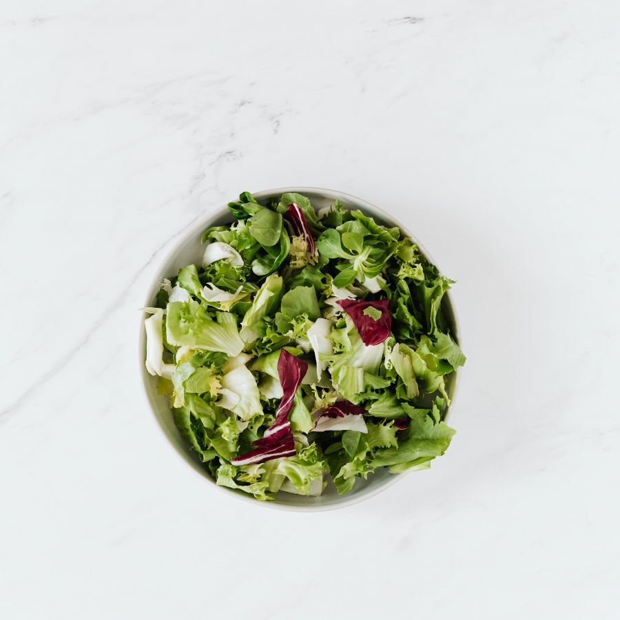 Recipe: Crunchy salad with apple oil and nuts