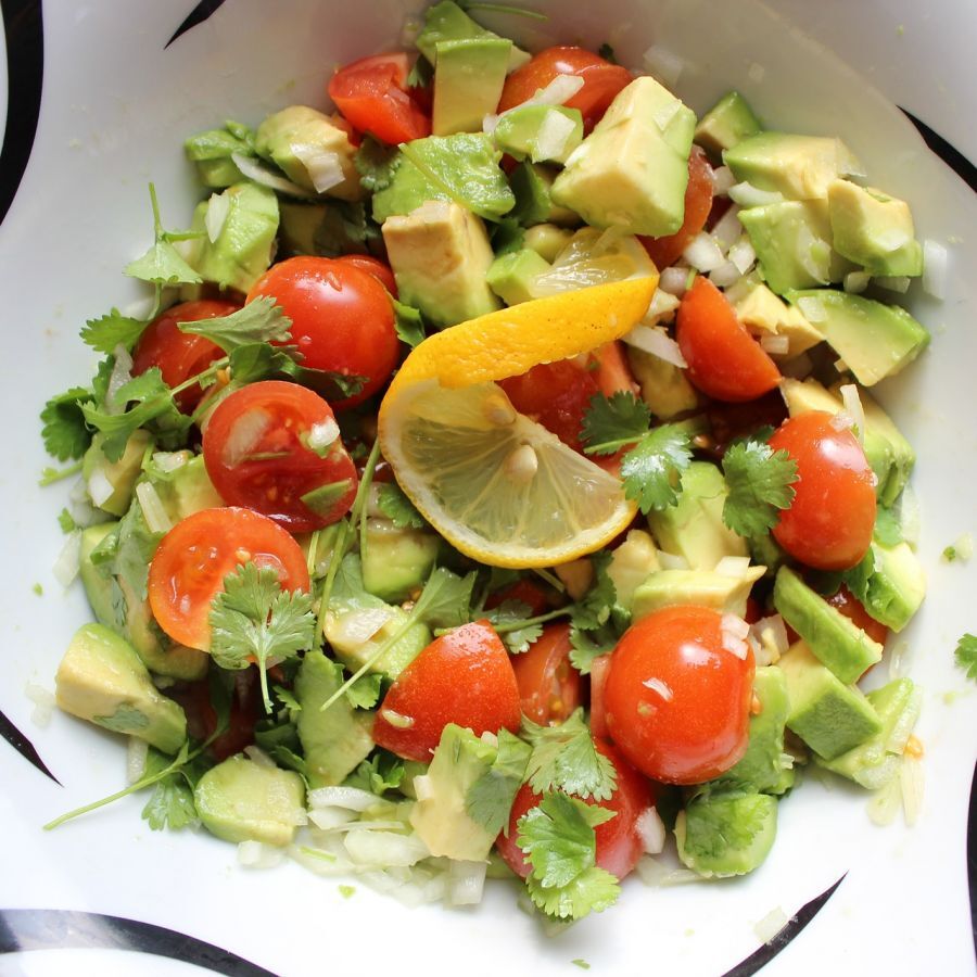 Receta: Ensalada con aguacate y zumo de limón