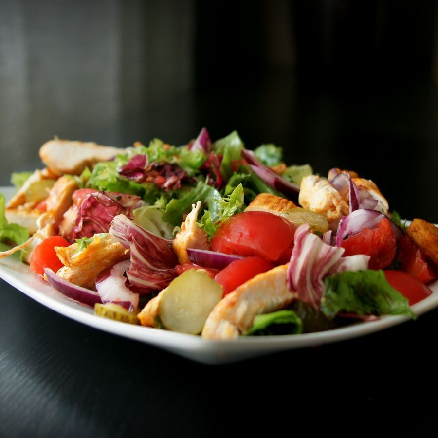 Salade de poulet légère