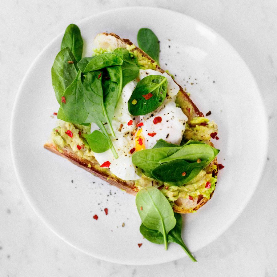 Rezept: Sandwich mit Olivenöl, Avocado und einem Spiegelei