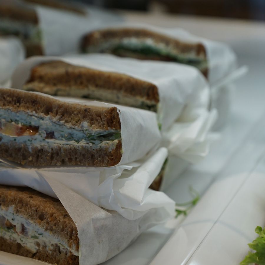 Sandwichs au Graham et au fromage blanc aux noix