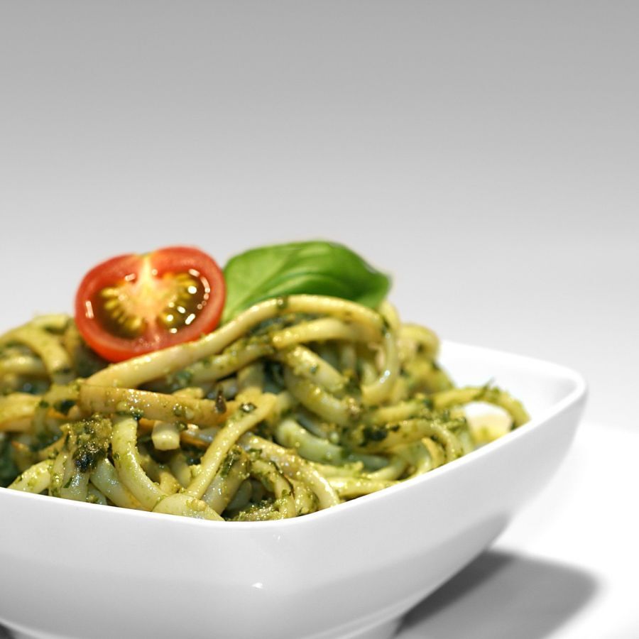 Rezept: Spaghetti mit Petersilienpesto, gerösteten Tomaten und Ricotta