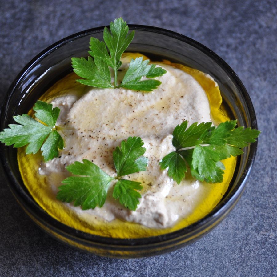 Baba ganoush - une pâte crémeuse d'aubergines grillées, parfaite avec du pain pita.