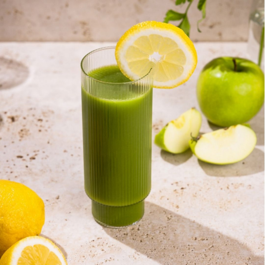 Supergrüner Kräutercocktail